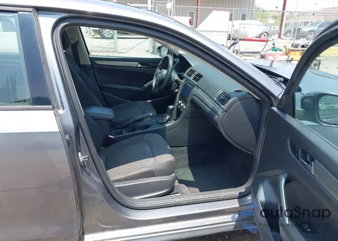 2012 Volkswagen Passat 2.5L S из США, поврежденный, VIN 1VWAP7A32CC025371